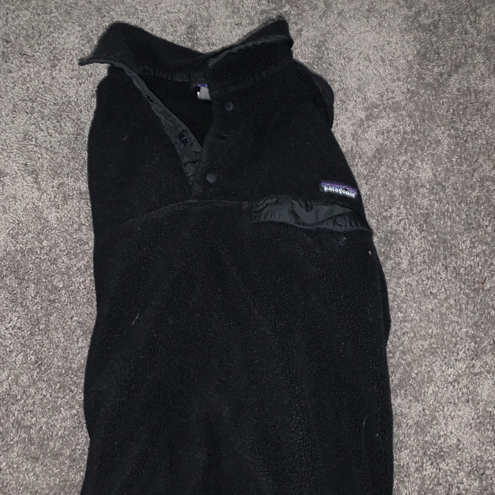 Black patagonia pullover